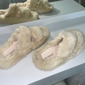 Fuzzy beige slippers